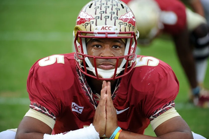 Jameis Winston focused in prayer before a Florida State game